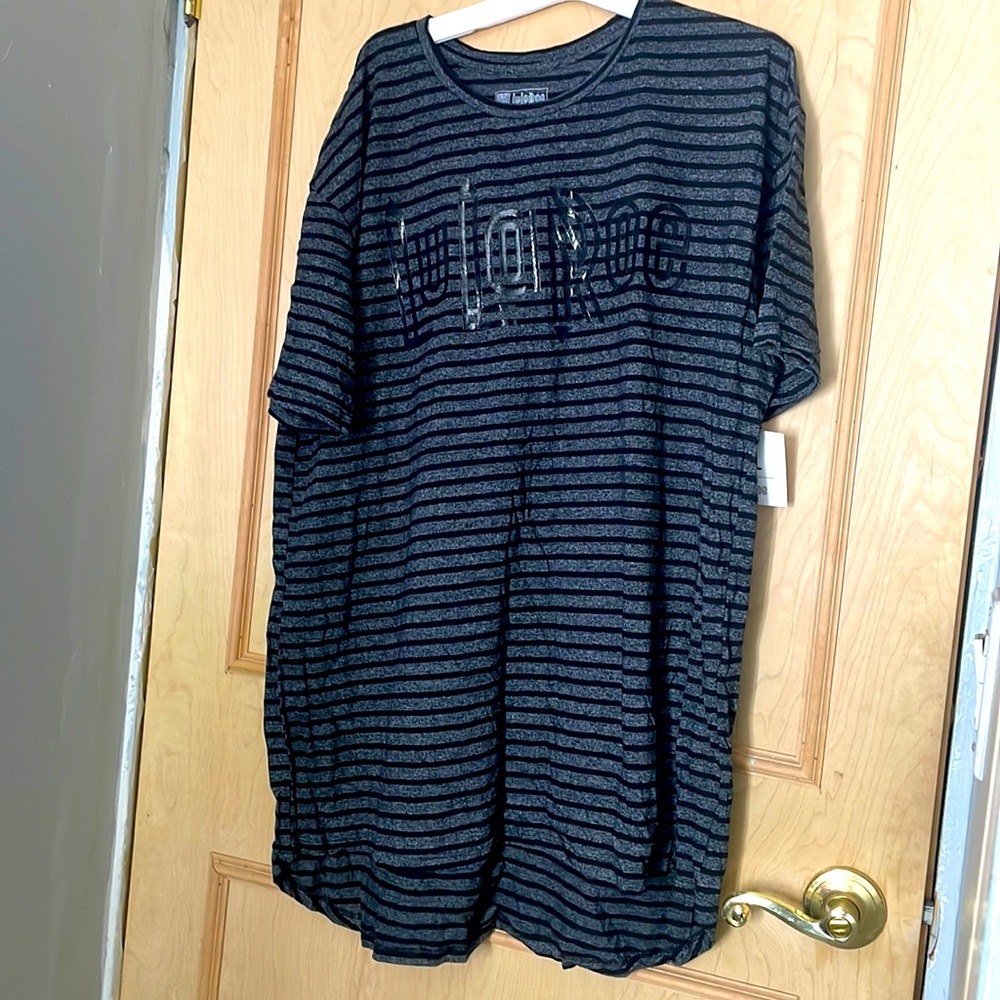 LulaRoe tshirt. Size 2XL